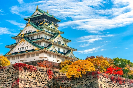 Lâu đài Osaka Castle mùa lá đỏ