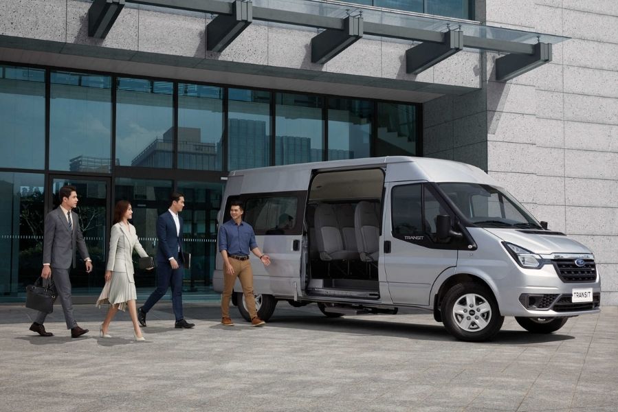Dịch vụ xe Ford Transit 16 chỗ đón từ Nội Bài về trung tâm Hà Nội của SmileTrip