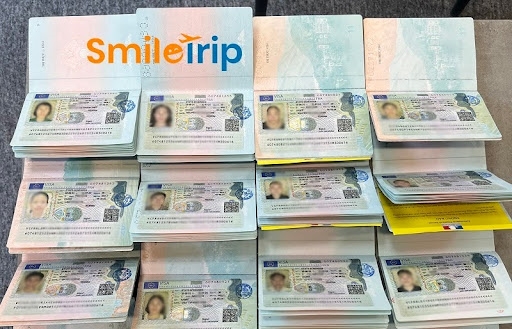 Đoàn khách đỗ visa Pháp 100% của SmileTrip