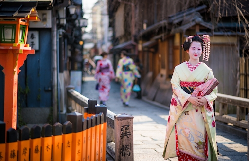 Ghé thăm khu phố cổ Gion truyền thống để có cơ hội gặp gỡ các geiko (geisha) thực thụ
