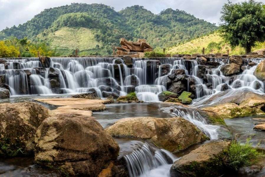 Toàn cảnh Thác Dải Yếm - Khung cảnh non nước hữu tình giữa cao nguyên Mộc Châu