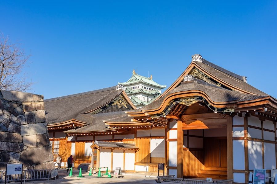Cung điện Honmaru cũng có kiến trúc mang nét truyền thống Nhật Bản