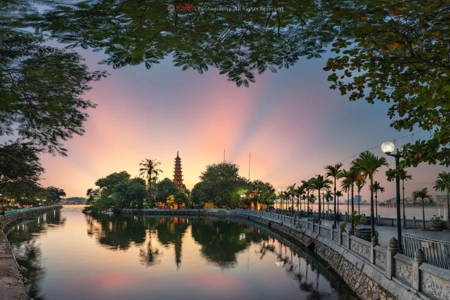 Hồ Tây đẹp lung linh khi chiều tà