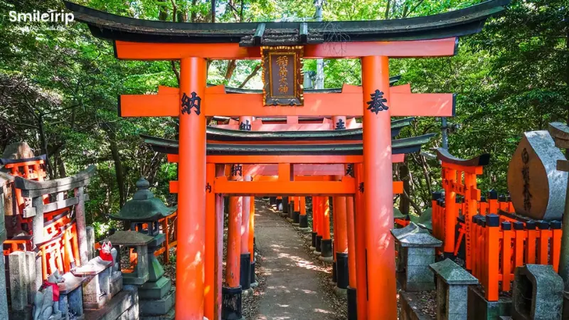 Fushimi Inari Taisha – Ngôi đền nghìn cổng đỏ nổi tiếng tại Nhật
