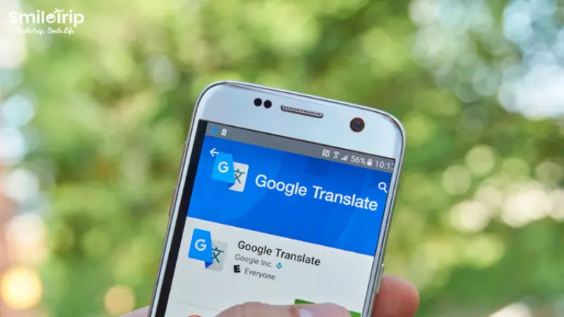 Sử dụng điện thoại để google dịch khi nói chuyện với người Nhật