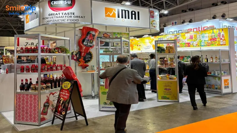 Mua thực phẩm tại các gian hàng có giảm giá để tiết kiệm chi phí