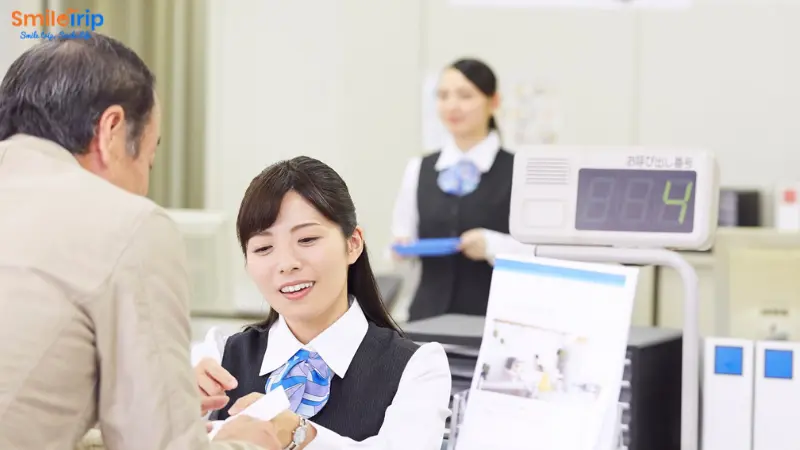 Đến địa điểm giao dịch ngân hàng Nhật Bản muốn mở tài khoản để được hỗ trợ