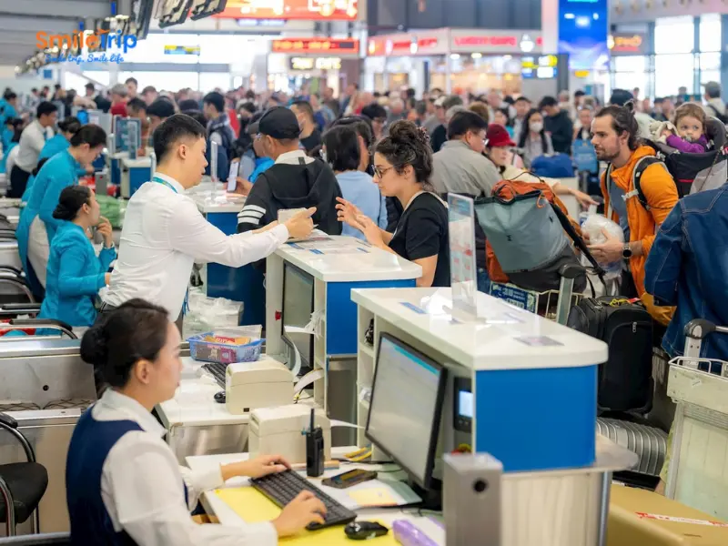 Tùy trường hợp mà đổi vé qua đại lý hay qua hãng thuận tiện hơn