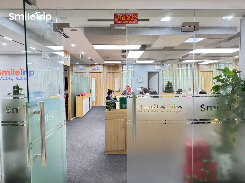 Liên hệ SmileTrip để đặt vé máy bay đi Paris nhanh với giá tốt