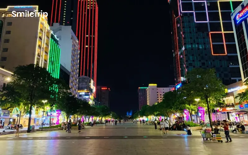 Phố đi bộ Nguyễn Huệ